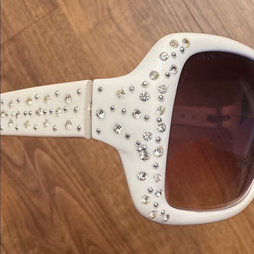 Fossil Sunglasses- Lindy- ASO Hannah Montana inspired white version - Picture 6 of 7